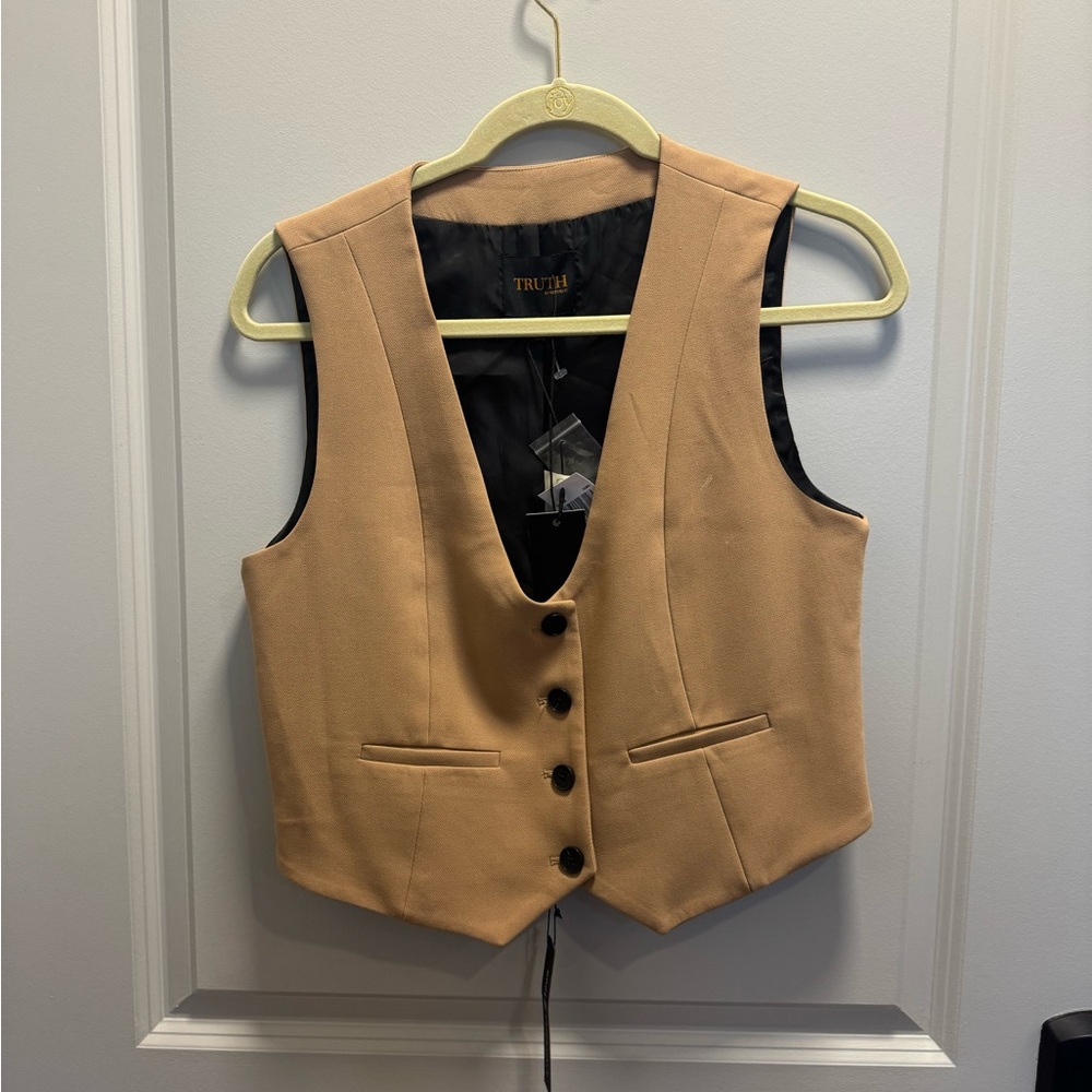 NWT SIZE 4▪️Truth Camel Vest